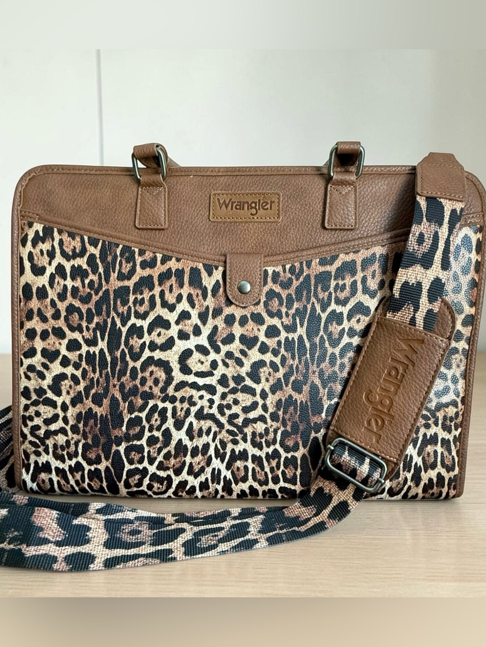 Wrangler Leopard Laptop/Multi-Use Briefcase Bag *Brand NEW w/ tags* - Picture 3 of 9
